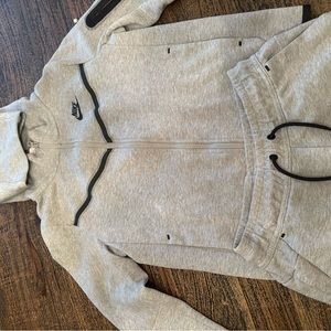 Nike tech youth size Large. Price is for the set. Grey